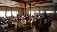 JR東京総合病院高等看護学園 様が善光寺参拝をされ、お数珠づくり体験・坐禅体験をされました。