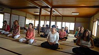 アメリカ合衆国各地より Inner Vision Yoga 御一行様が当院にて、坐禅体験・写経体験をされました。
