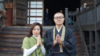 女優の藤吉久美子さんが、旅番組にて善光寺を訪れました。 当院住職が番組出演させて頂きました。 是非、お楽しみくださいませ。 歴史の道 歩き旅~ 紅葉と秋の味覚たくさんの長野を歩き旅 11/18 (金) 7:30 ~ 8:00 (30分) テレビ東京(Ch.7)
