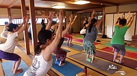 寺ヨガ(毎月第四土曜日) アイアンガーヨガ WIDIウディー先生による SPECIAL LESSONが開催されました。